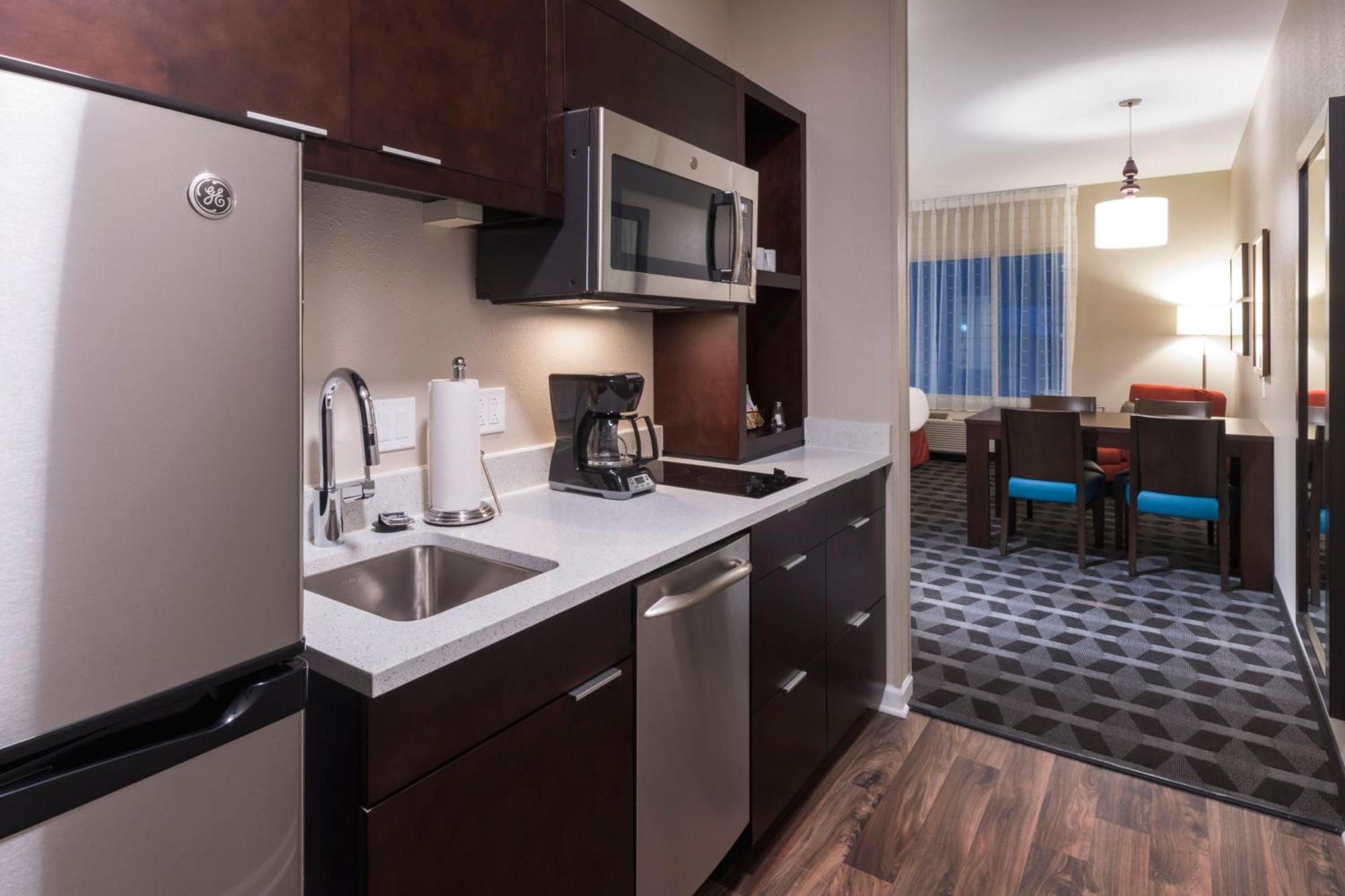 Towneplace Suites By Marriott Hays Exterior foto